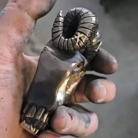 Retro - Luxury Sheep Horns Knuckle Ring: A Vintage Ram Horn Skull - inspired Knuckle Duster Ring, Ideal for Motorcyclists and Ro - V.I.P Digital Presence