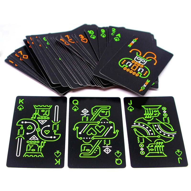 Cartas de póquer fluorescentes y luminosas negras