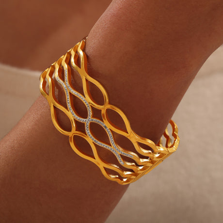 Fashion metal titanium steel bracelet with female geometric design and diamond studded spring buckle bracelet - V.I.P Digital Presence