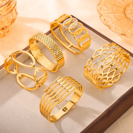 Fashion metal titanium steel bracelet with female geometric design and diamond studded spring buckle bracelet - V.I.P Digital Presence