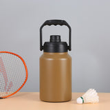 Botella de agua deportiva de acero inoxidable con doble pared, de medio galón, con aislamiento, de 64 oz y 128 oz, con asa