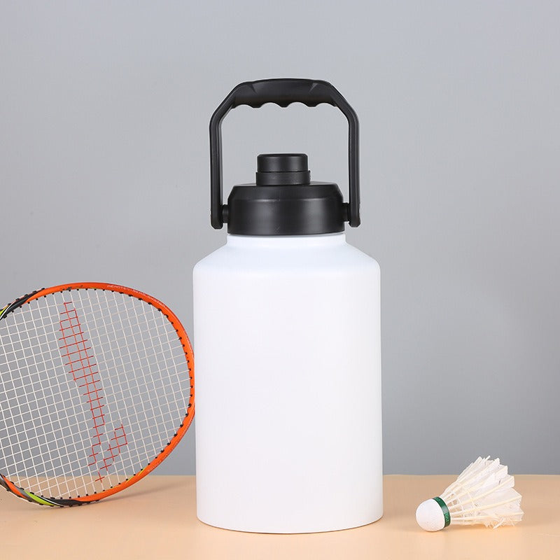 Botella de agua deportiva de acero inoxidable con doble pared, de medio galón, con aislamiento, de 64 oz y 128 oz, con asa