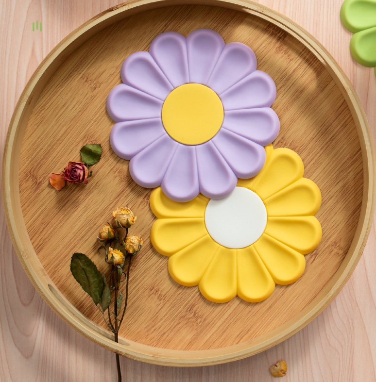 Creative Daisy Flower Household Oil and Heat Resistant Small Fresh Japanese and Korean Bowl and Plate Mats - V.I.P Digital Presence