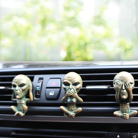 Alien aromatherapy clip decoration resin car air conditioning vent aromatherapy clip decoration - V.I.P Digital Presence