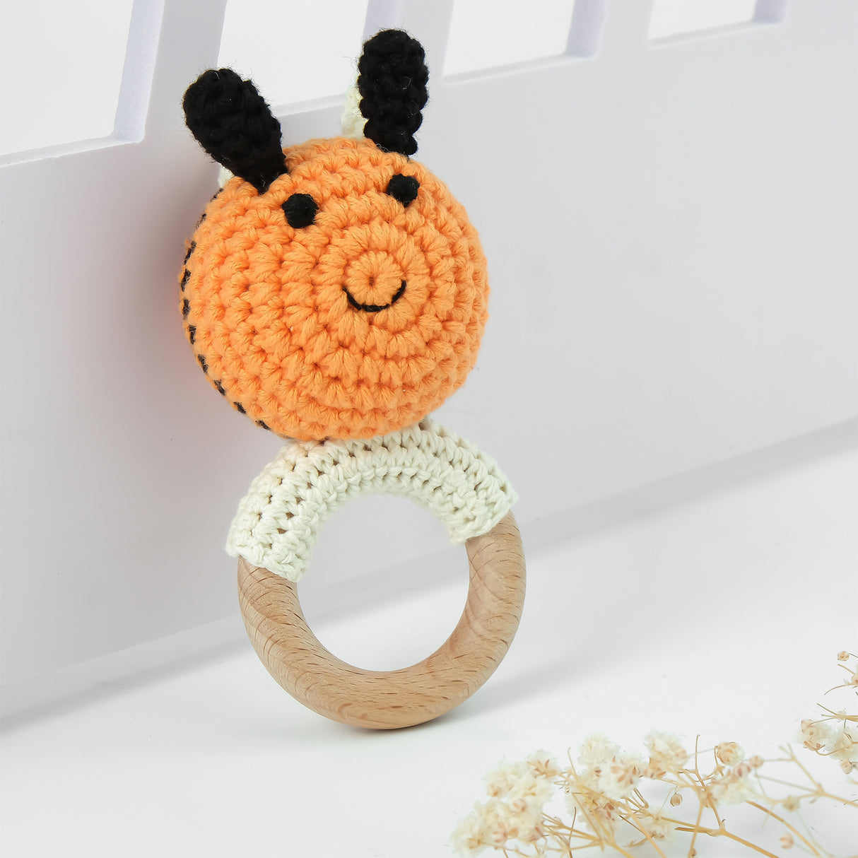 Campana relajante para bebé con nombre tallado, regalo para recién nacido, regalo para el baño, muñeca de dibujos animados tejida