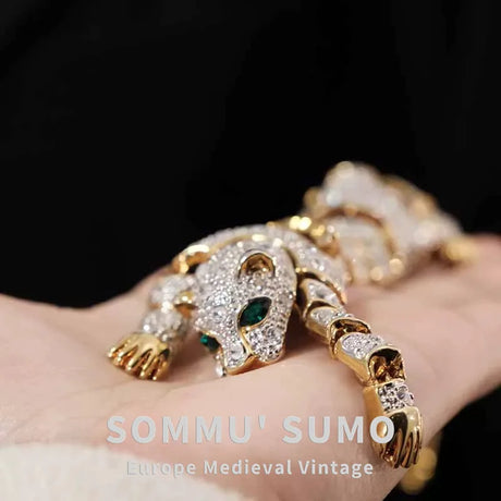 vintage pieces Brief brooch European autumn and winter accessories - V.I.P Digital Presence