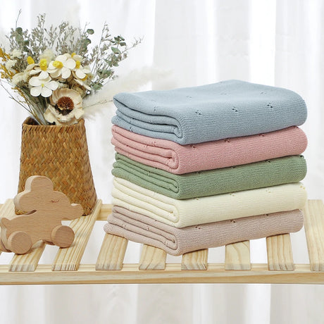 Knitted solid color hollow point duvet cover for male and female babies - V.I.P Digital Presence