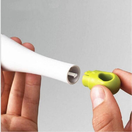 Rotating plastic egg beater multifunctional manual egg mixer easy to clean and dough baking tool - V.I.P Digital Presence