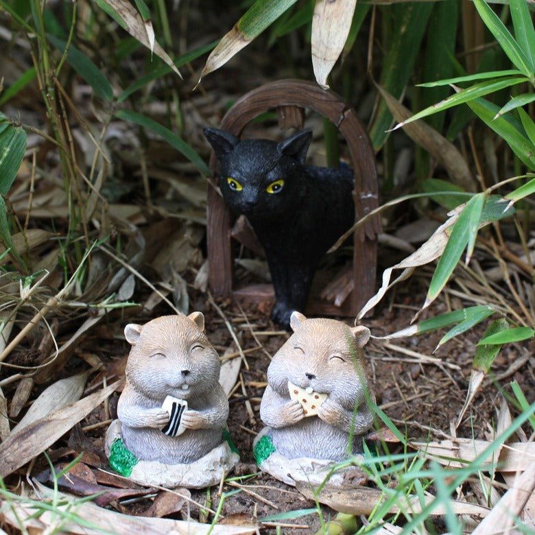 Cat and mole gardening decorative resin ornaments - V.I.P Digital Presence