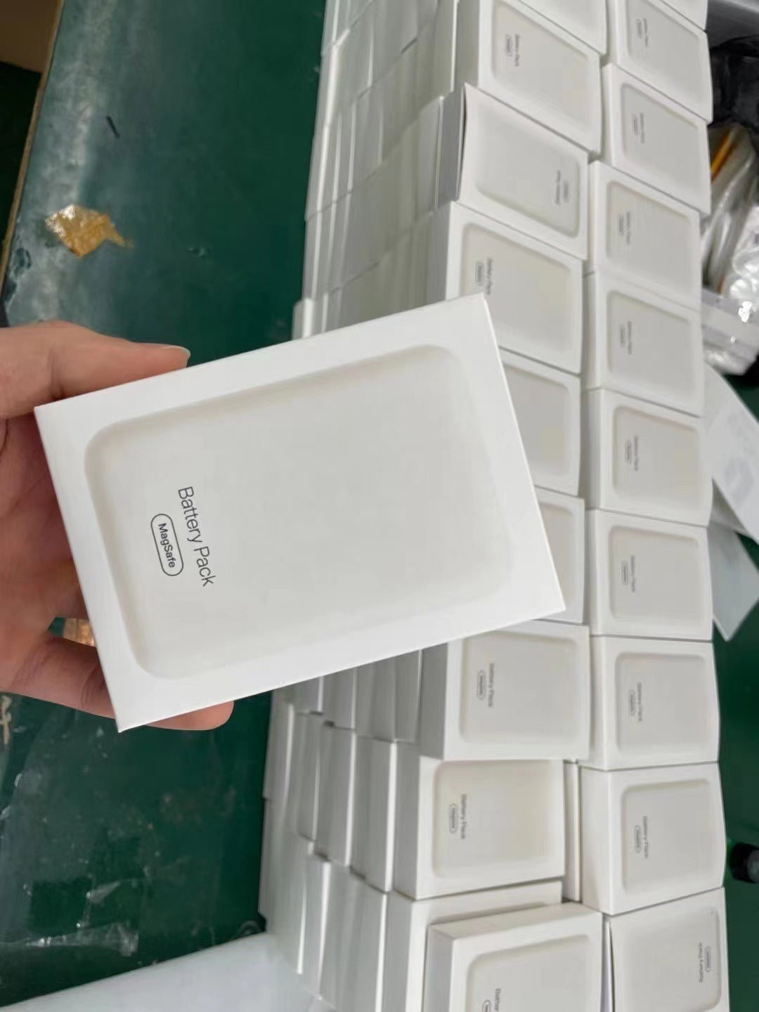 Magnetic wireless power bank suitable for Apple 8-15 Pro Max wireless back clip battery, compact, portable and universal - V.I.P Digital Presence