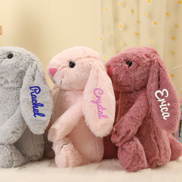 Muñeco de peluche de conejito bordado, conejito de orejas largas, bebé durmiendo con un muñeco de conejito de orejas grandes