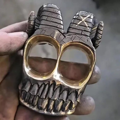 Retro - Luxury Sheep Horns Knuckle Ring: A Vintage Ram Horn Skull - inspired Knuckle Duster Ring, Ideal for Motorcyclists and Ro - V.I.P Digital Presence