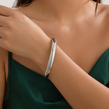 Design sense: Geometric square smooth circular ring bracelet, niche hollow alloy bracelet - V.I.P Digital Presence