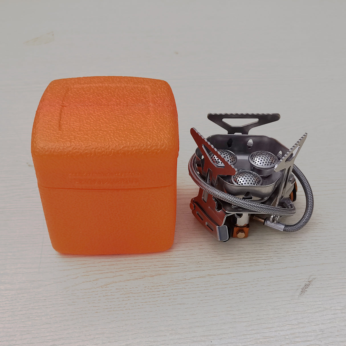 Estufa de gas portátil de diseño para acampar, aspecto delicado, ideal para senderismo al aire libre. 
