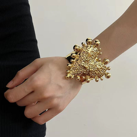 European and American niche design retro gold big love open wide metal bracelet light luxury high-end exquisite bracelet - V.I.P Digital Presence