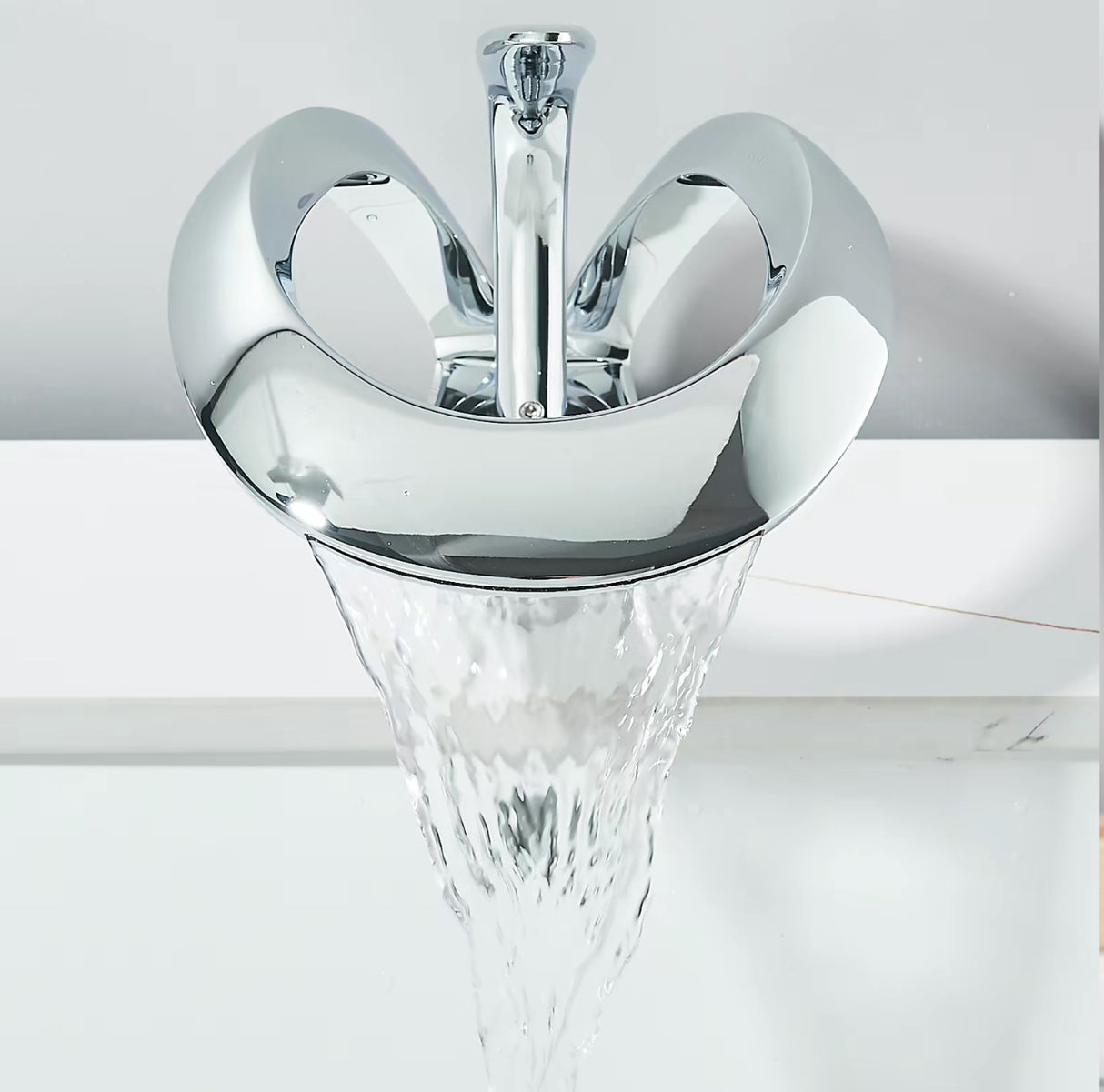 AquaFalls Chrome Tap