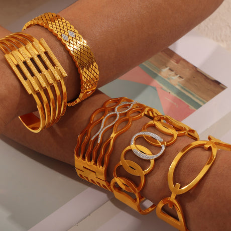 Fashion metal titanium steel bracelet with female geometric design and diamond studded spring buckle bracelet - V.I.P Digital Presence