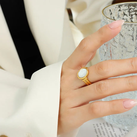 Vintage white seashell charming ring index finger ring accessory - V.I.P Digital Presence