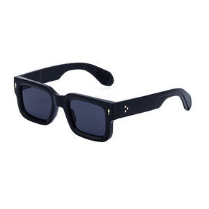 Fashionable boxy sunglasses for men with a simple frame that can be paired with nearsighted glasses - V.I.P Digital Presence