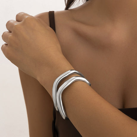 Ins style folding circular versatile bracelet, wide surface smooth irregular alloy bracelet - V.I.P Digital Presence