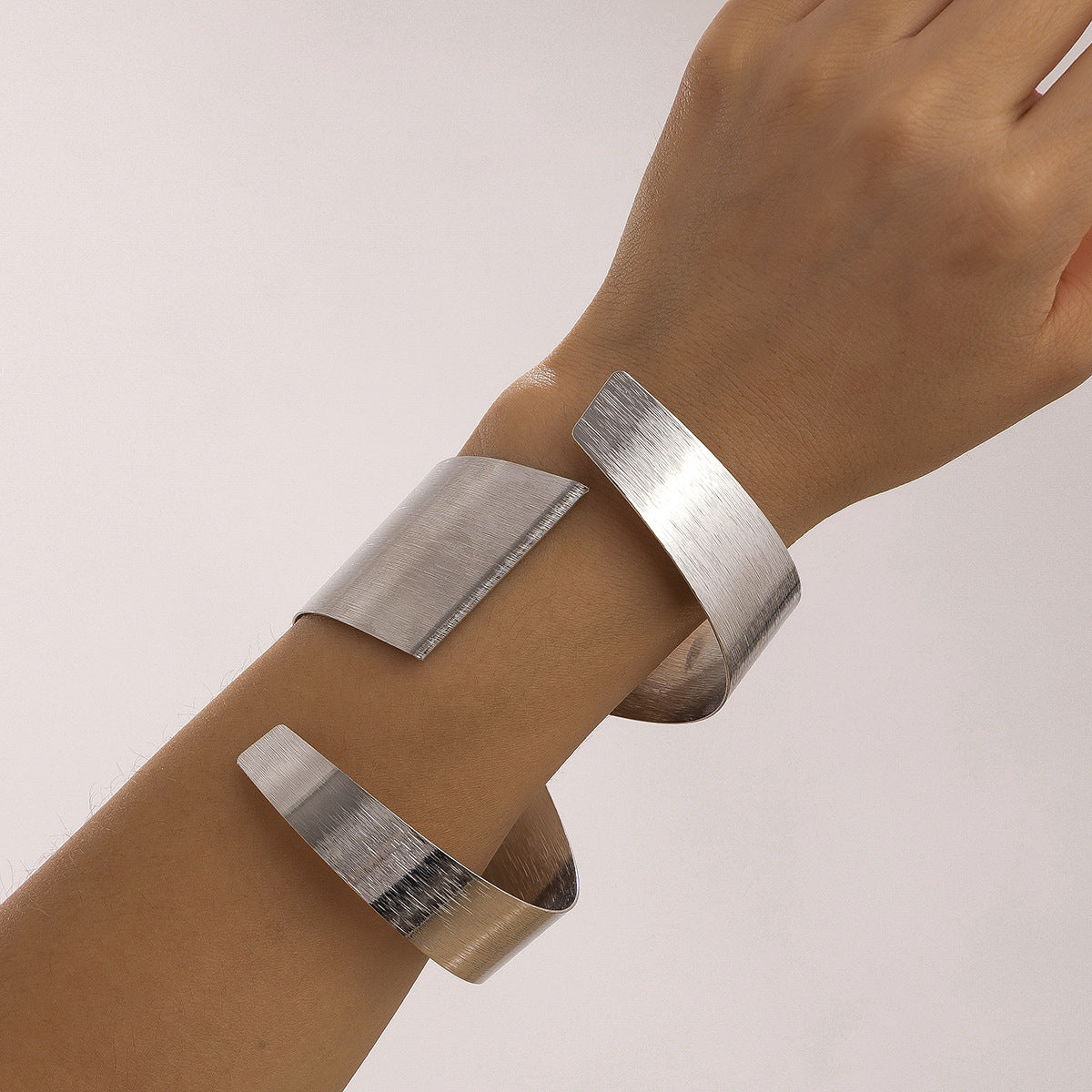 Ins style folding circular versatile bracelet, wide surface smooth irregular alloy bracelet - V.I.P Digital Presence