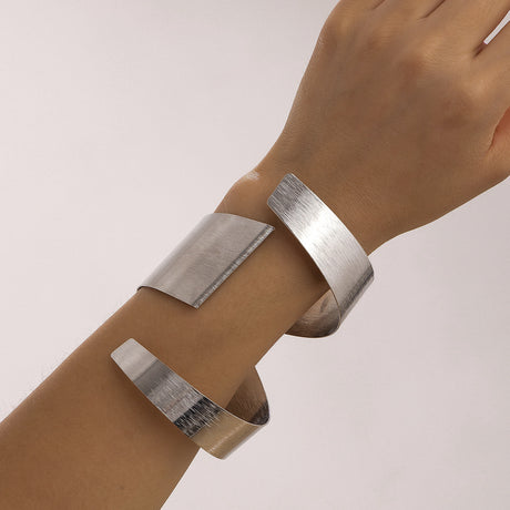 Ins style folding circular versatile bracelet, wide surface smooth irregular alloy bracelet - V.I.P Digital Presence