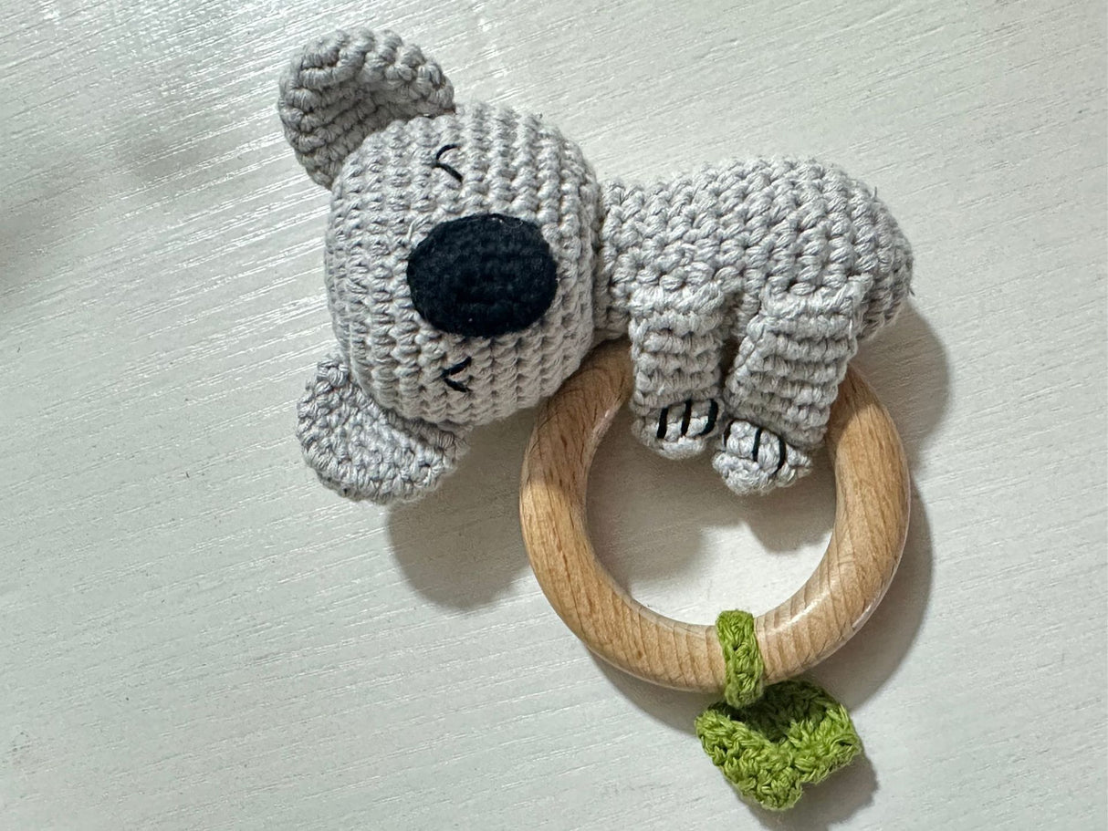 Campana relajante para bebé con nombre tallado, regalo para recién nacido, regalo para el baño, muñeca de dibujos animados tejida