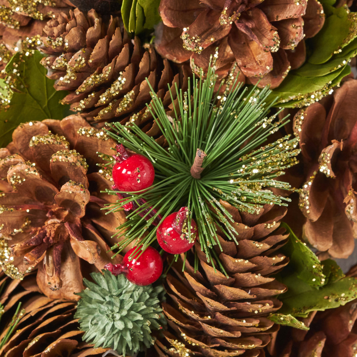 *CLEARANCE SALE* 18.5'' PINE CONE WREATH - V.I.P Digital Presence