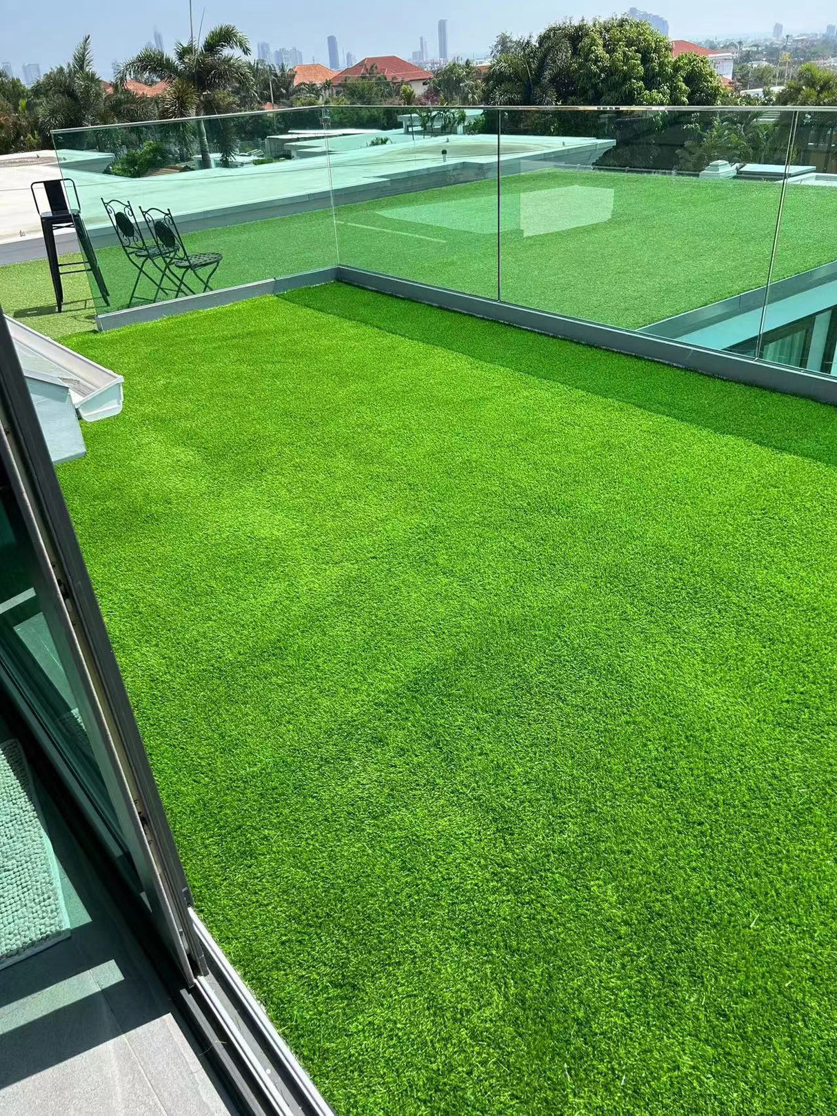 2FTX10FT Outdoor Artificial Grass Runway Blanket, Thick and Realistic Fake Grass Roll Decoration 1.38 "Pile Height - V.I.P Digital Presence
