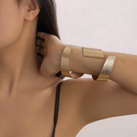Ins style folding circular versatile bracelet, wide surface smooth irregular alloy bracelet - V.I.P Digital Presence