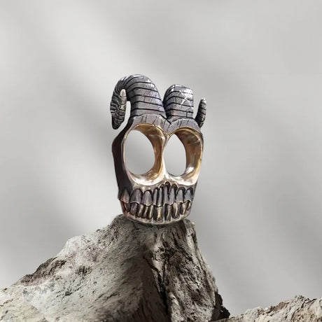 Retro - Luxury Sheep Horns Knuckle Ring: A Vintage Ram Horn Skull - inspired Knuckle Duster Ring, Ideal for Motorcyclists and Ro - V.I.P Digital Presence
