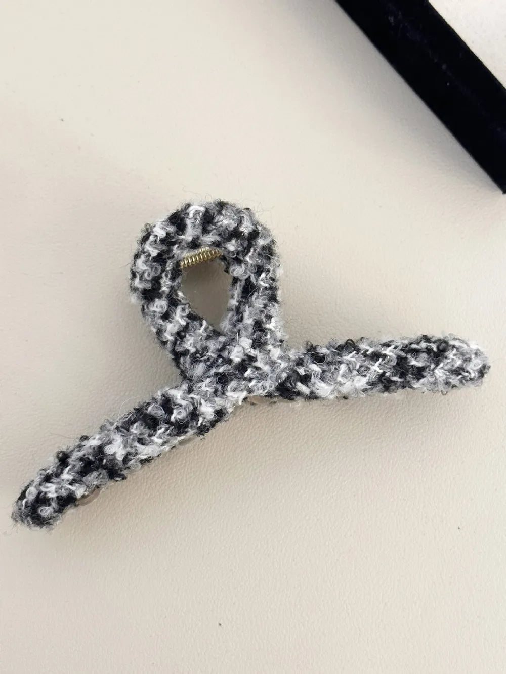 Contrast Hair Claw Clip - V.I.P Digital Presence