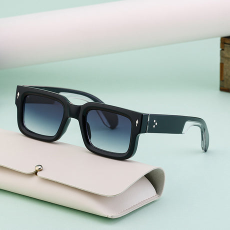Fashionable boxy sunglasses for men with a simple frame that can be paired with nearsighted glasses - V.I.P Digital Presence
