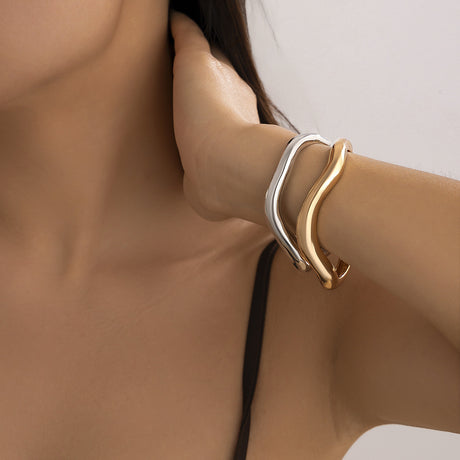 Ins style folding circular versatile bracelet, wide surface smooth irregular alloy bracelet - V.I.P Digital Presence