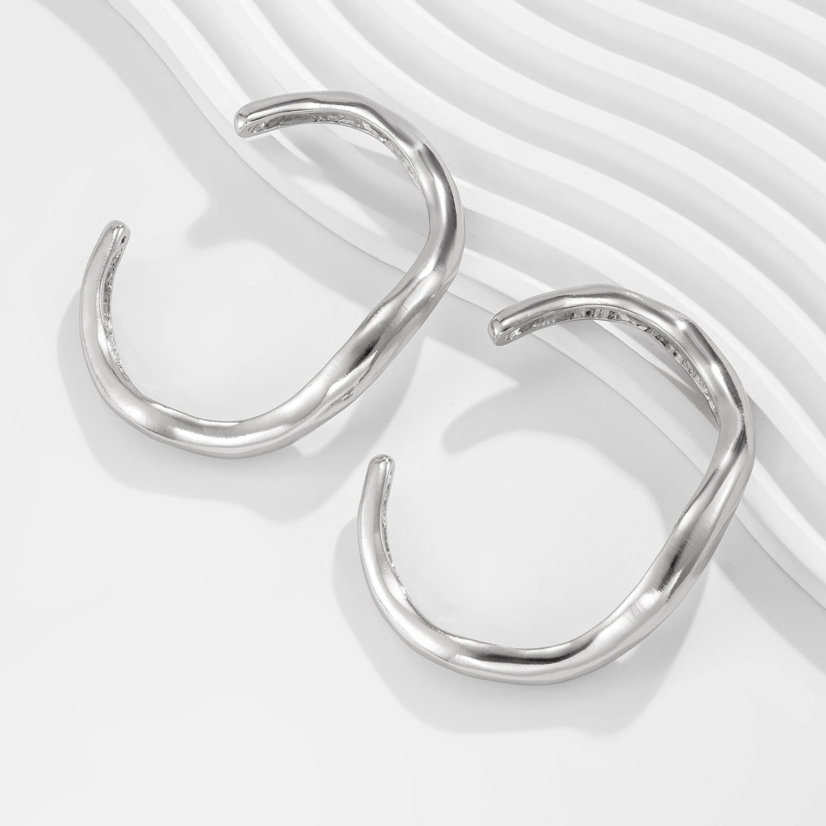 Ins style folding circular versatile bracelet, wide surface smooth irregular alloy bracelet - V.I.P Digital Presence