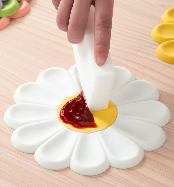 Creative Daisy Flower Household Oil and Heat Resistant Small Fresh Japanese and Korean Bowl and Plate Mats - V.I.P Digital Presence