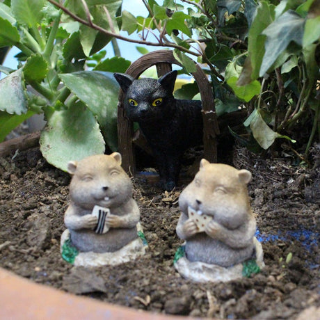 Cat and mole gardening decorative resin ornaments - V.I.P Digital Presence
