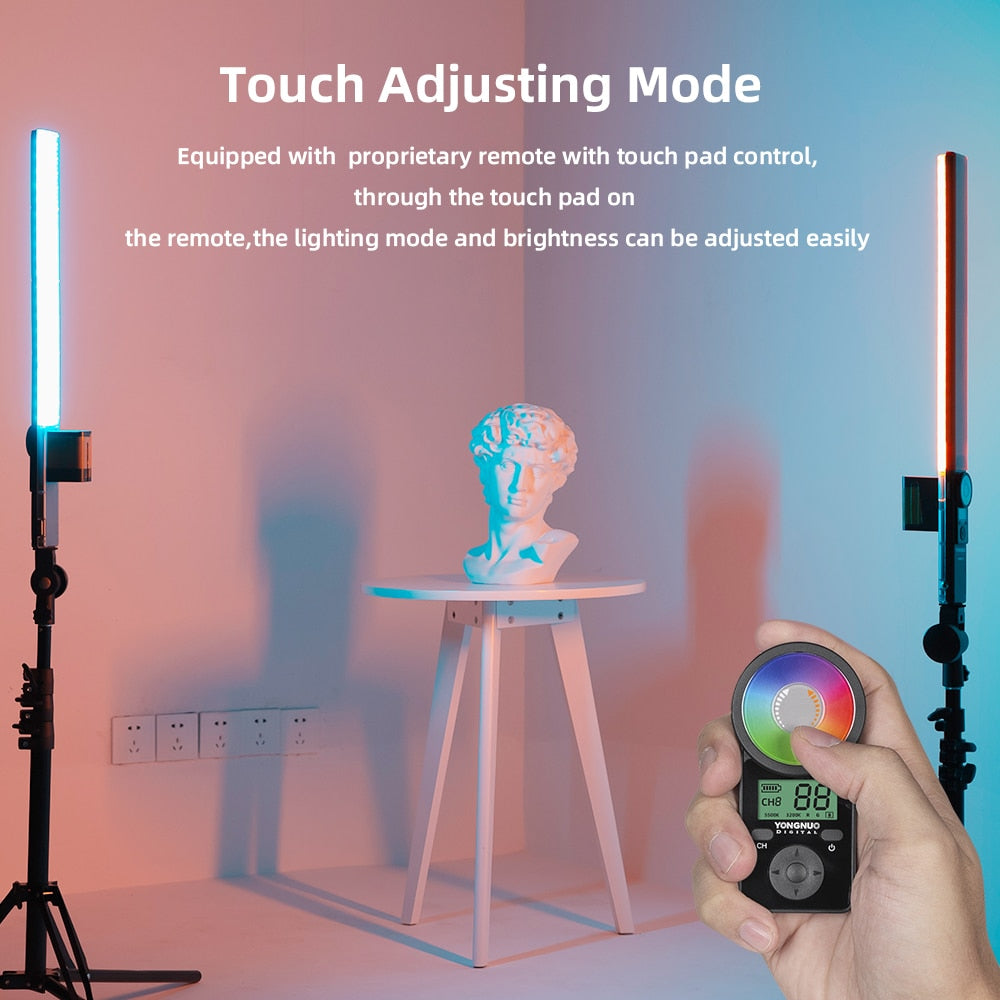 Luz de video LED portátil Yongnuo YN360 III, 3200K-5500K RGB, con ajuste táctil y control mediante aplicación de teléfono.