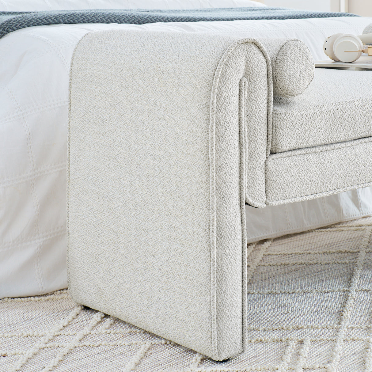 Bedroom storage stool, linen storage stool, large storage space, 50.39 inches white - V.I.P Digital Presence